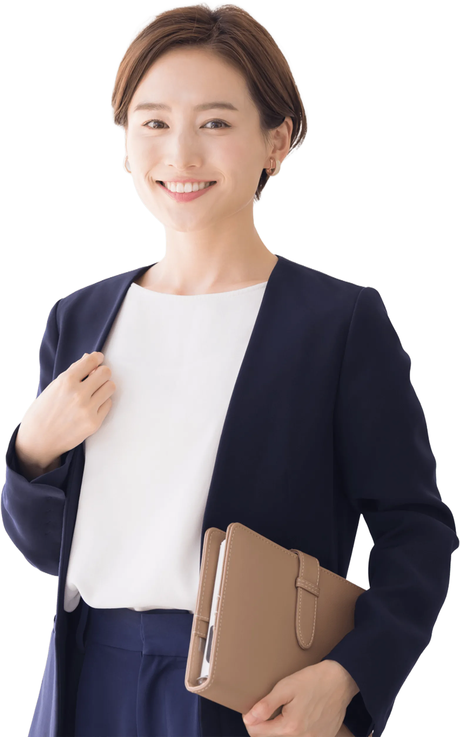 書類を持つスーツ姿の女性